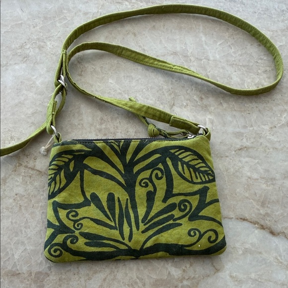 Amani Peace Crossbody Bag Handmade by women of Amani Ya Juu in Africa - Picture 3 of 3